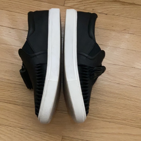 Steve Madden Ellery faux leather tassels black slip on. Sz 7 - Picture 8 of 10